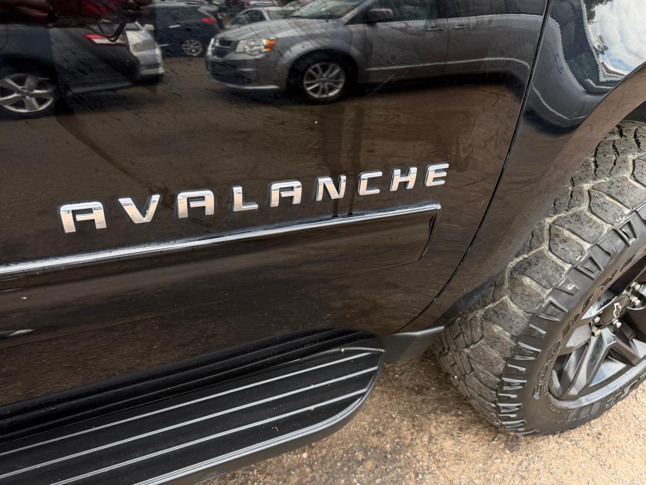 Chevrolet Avalanche LT 4WD 2011