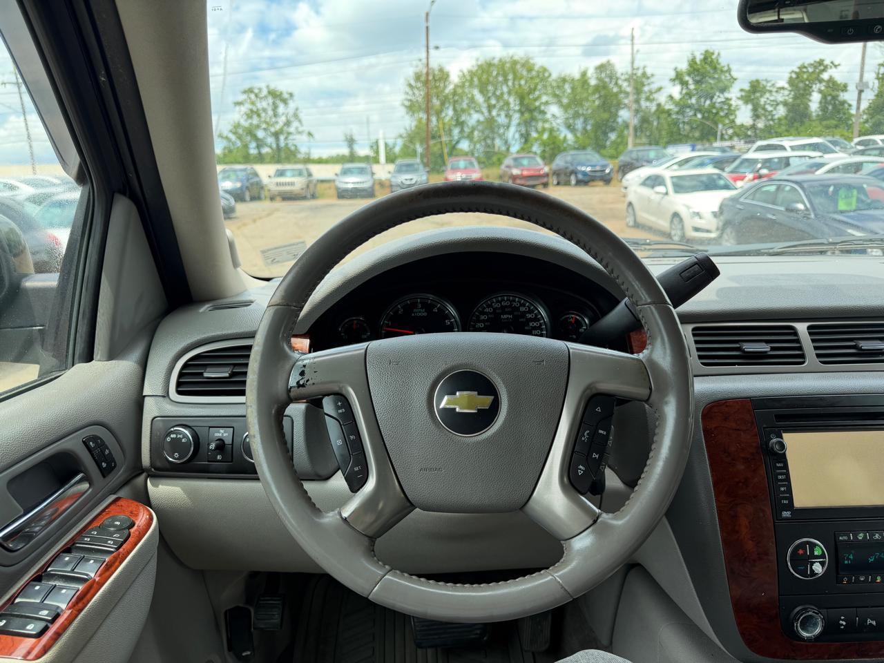Chevrolet Avalanche LT 4WD 2011