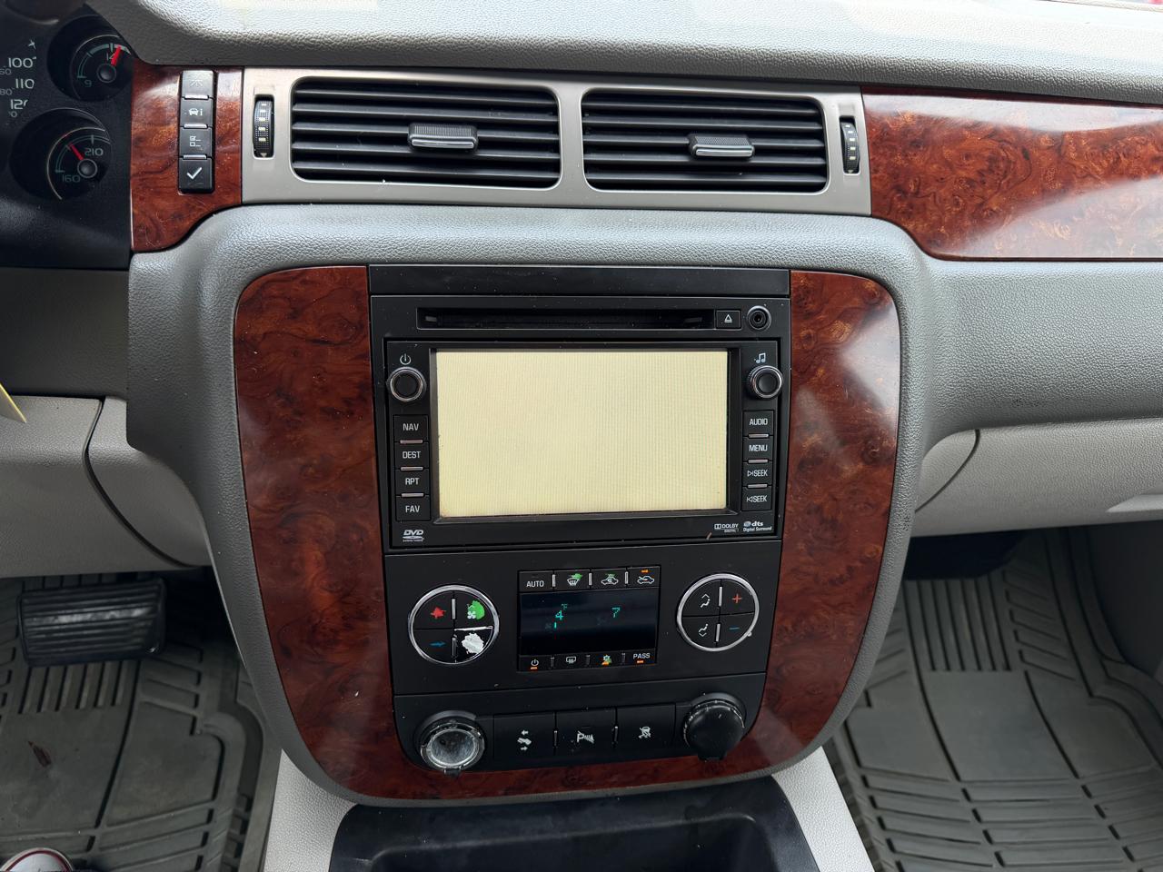 Chevrolet Avalanche LT 4WD 2011