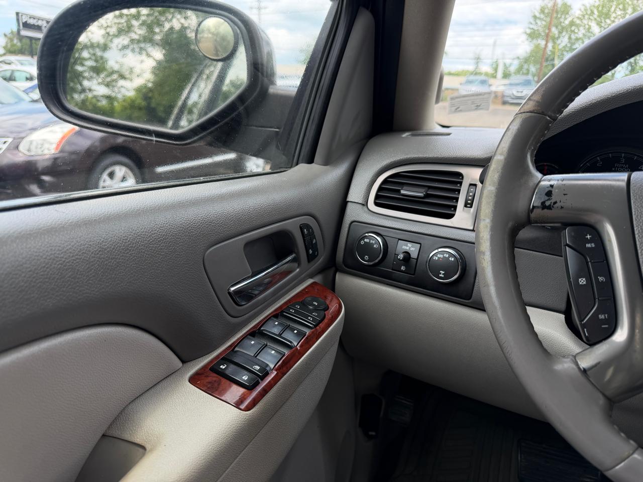 Chevrolet Avalanche LT 4WD 2011