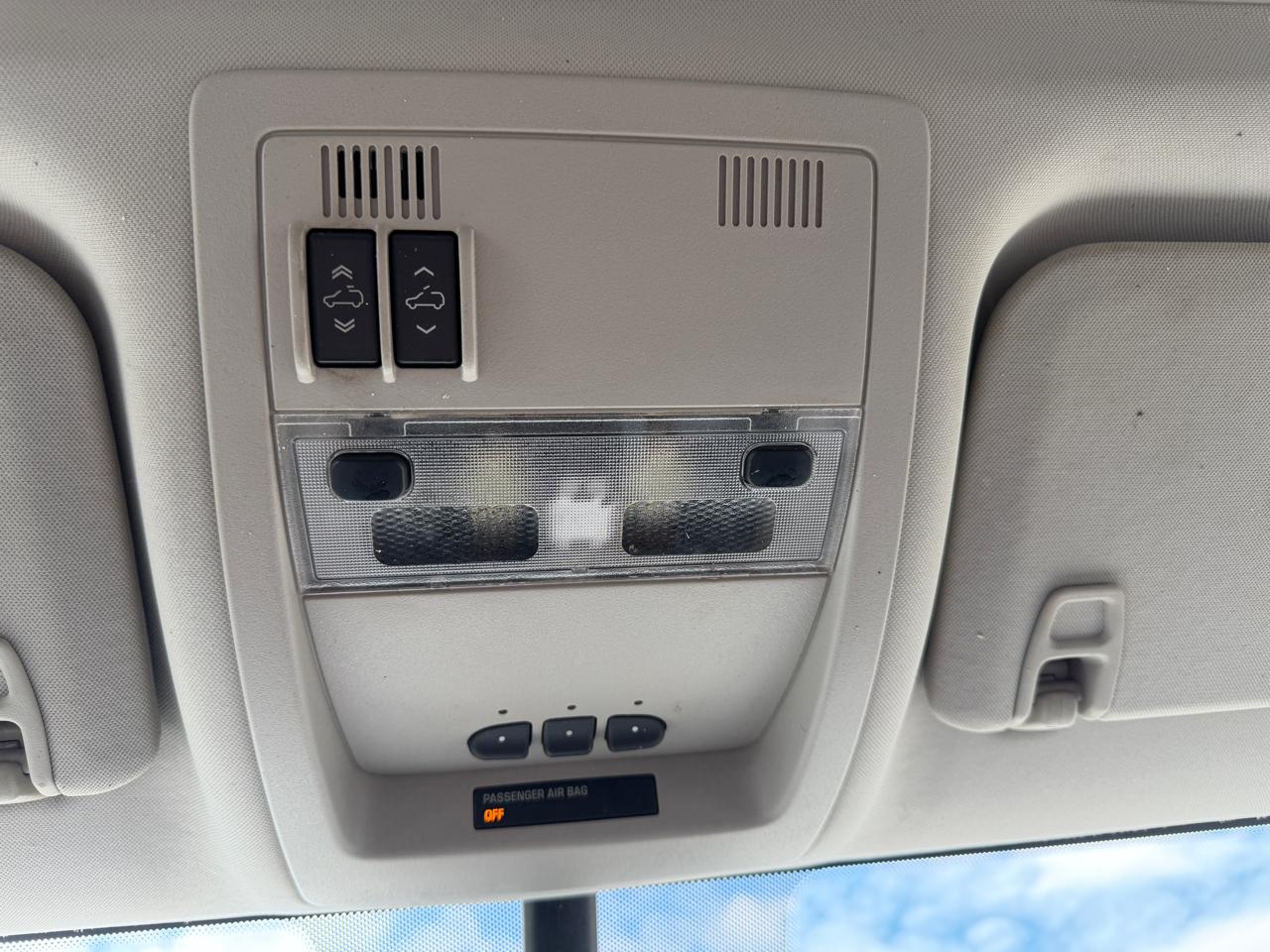 Chevrolet Avalanche LT 4WD 2011