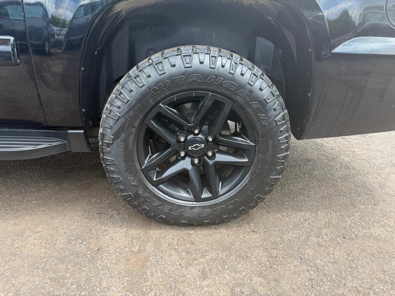 Chevrolet Avalanche LT 4WD 2011