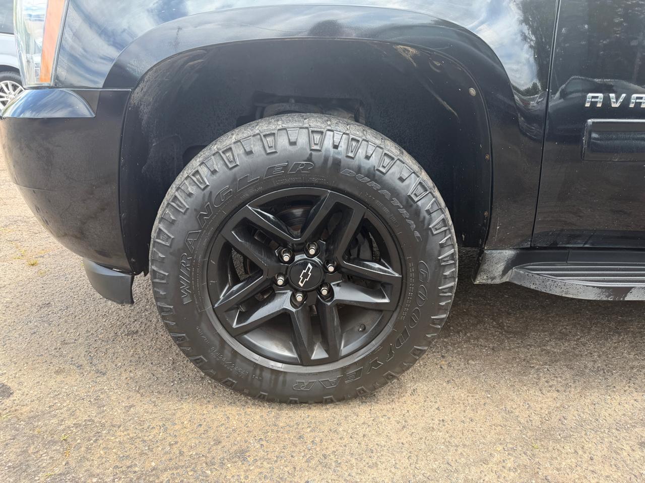 Chevrolet Avalanche LT 4WD 2011