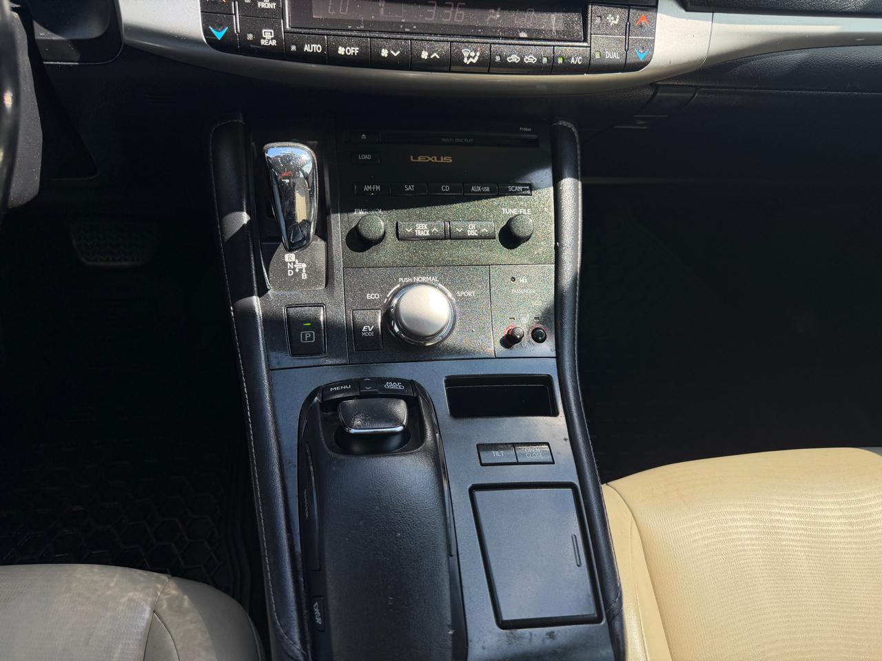 Lexus CT 200h Base 2012