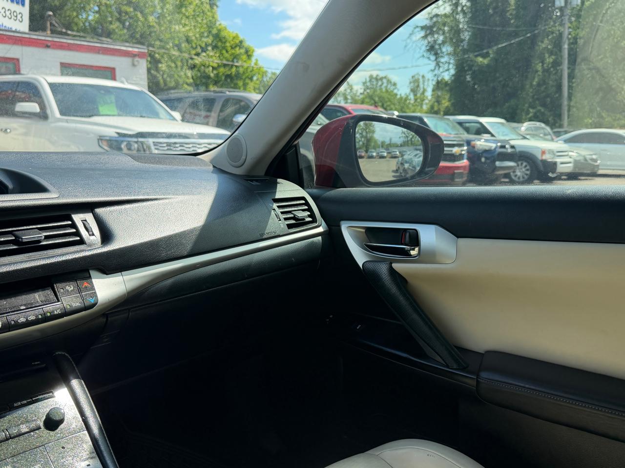 Lexus CT 200h Base 2012