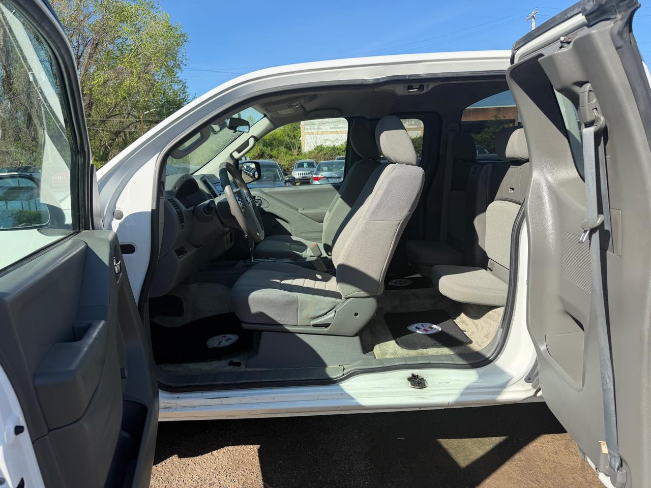 Nissan Frontier  2015