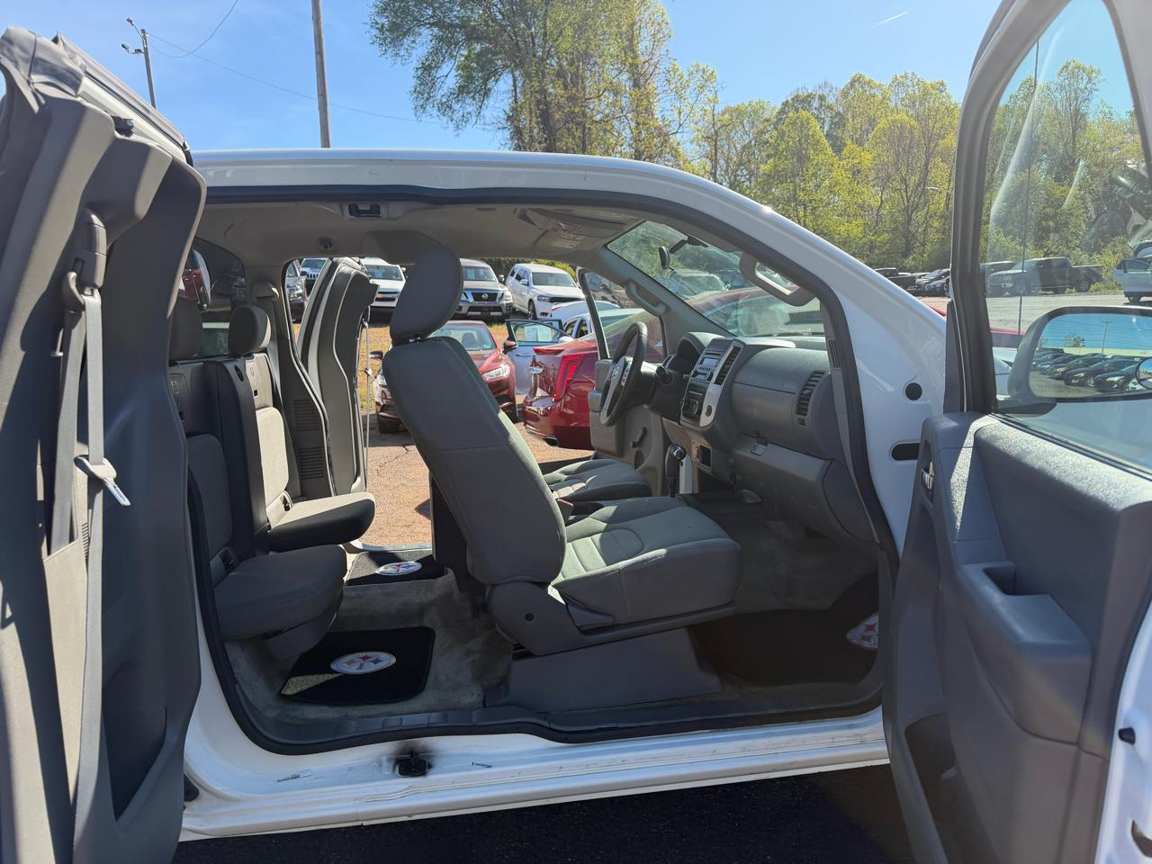 Nissan Frontier  2015