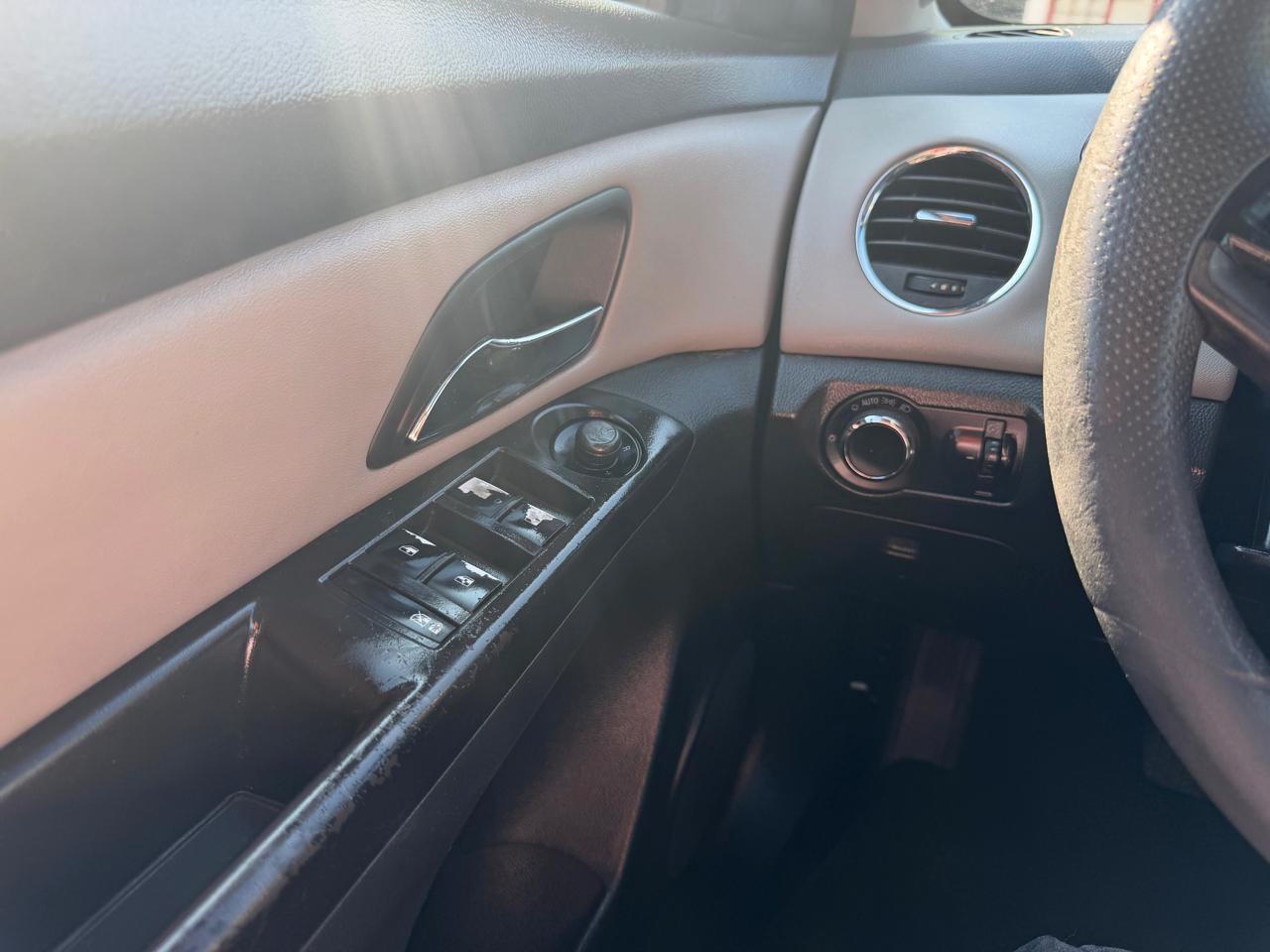 Chevrolet Cruze LS Auto 2013