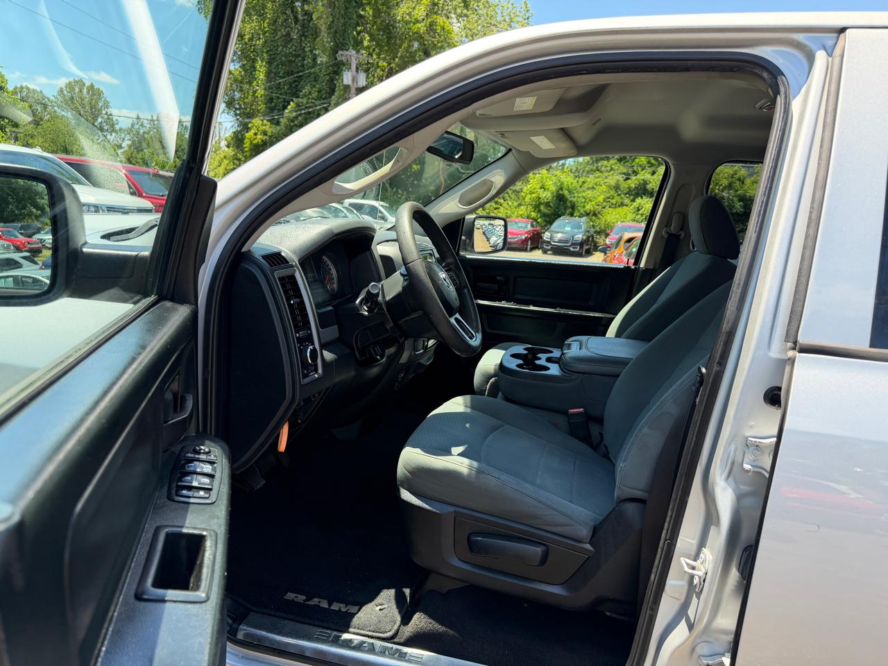 RAM 1500 Tradesman Quad Cab 2WD 2018
