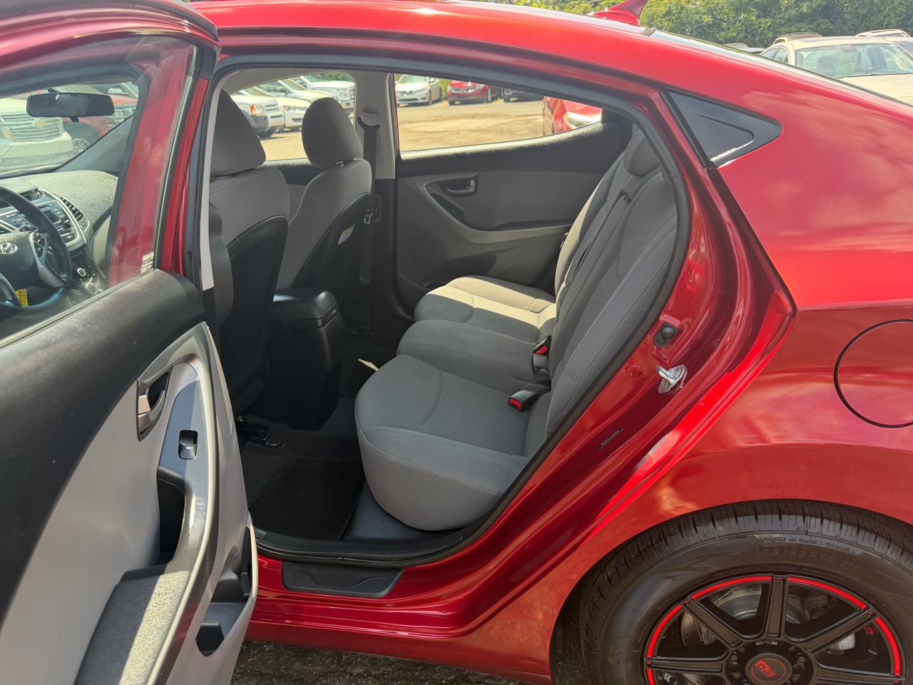 Hyundai Elantra SE 6AT 2016