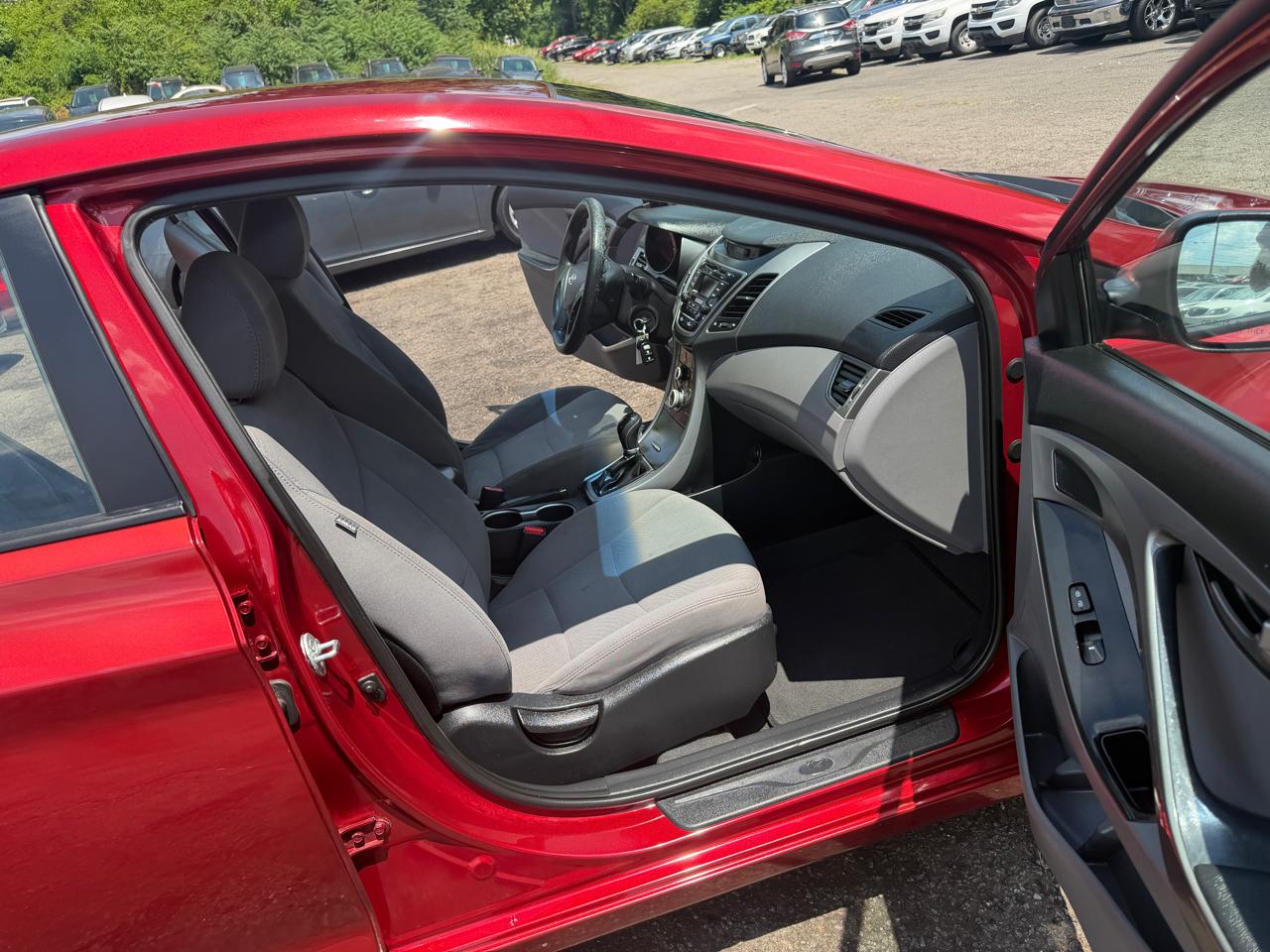 Hyundai Elantra SE 6AT 2016