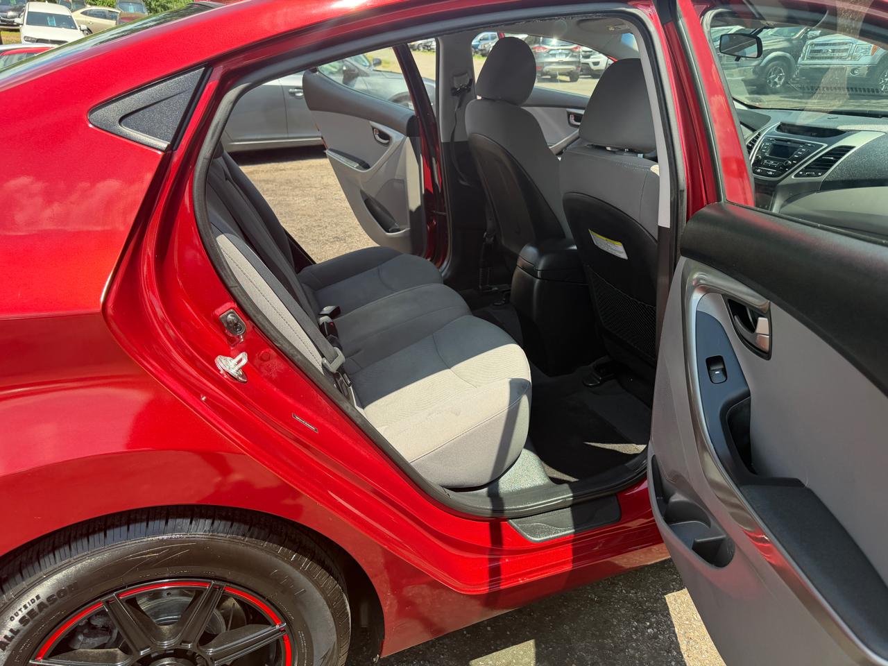 Hyundai Elantra SE 6AT 2016
