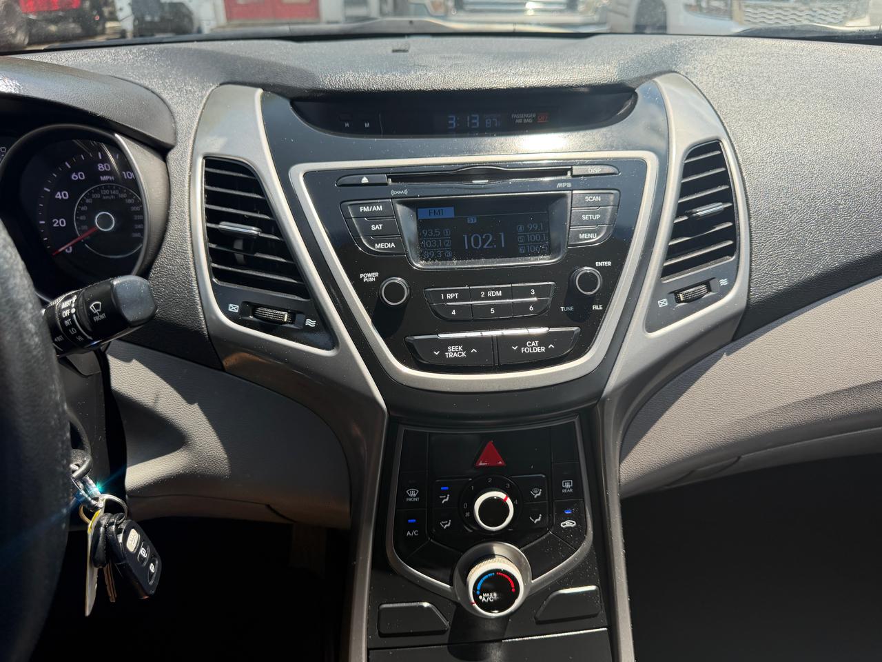 Hyundai Elantra SE 6AT 2016