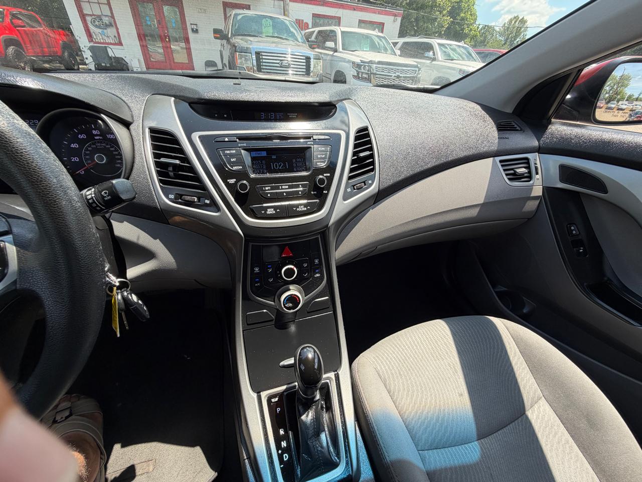 Hyundai Elantra SE 6AT 2016