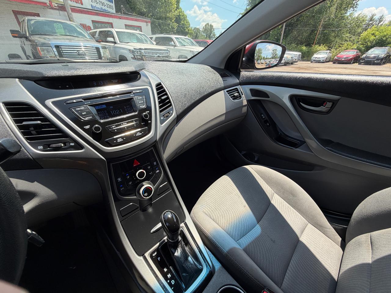 Hyundai Elantra SE 6AT 2016