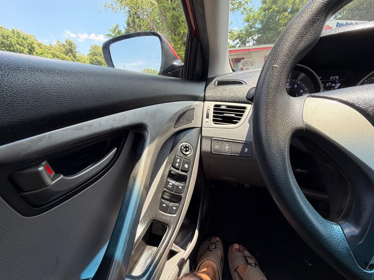 Hyundai Elantra SE 6AT 2016