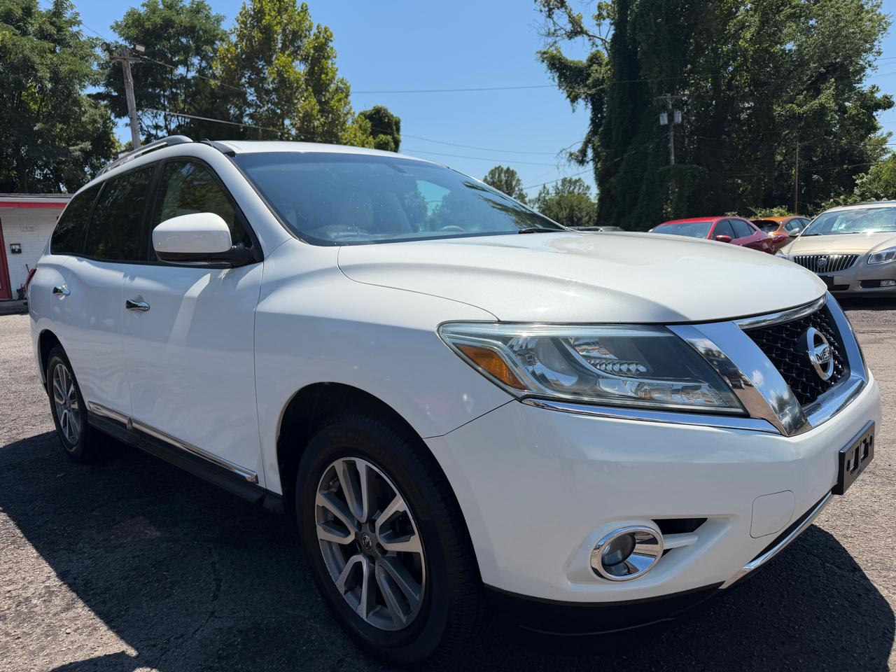 Nissan Pathfinder LE 2WD 2013