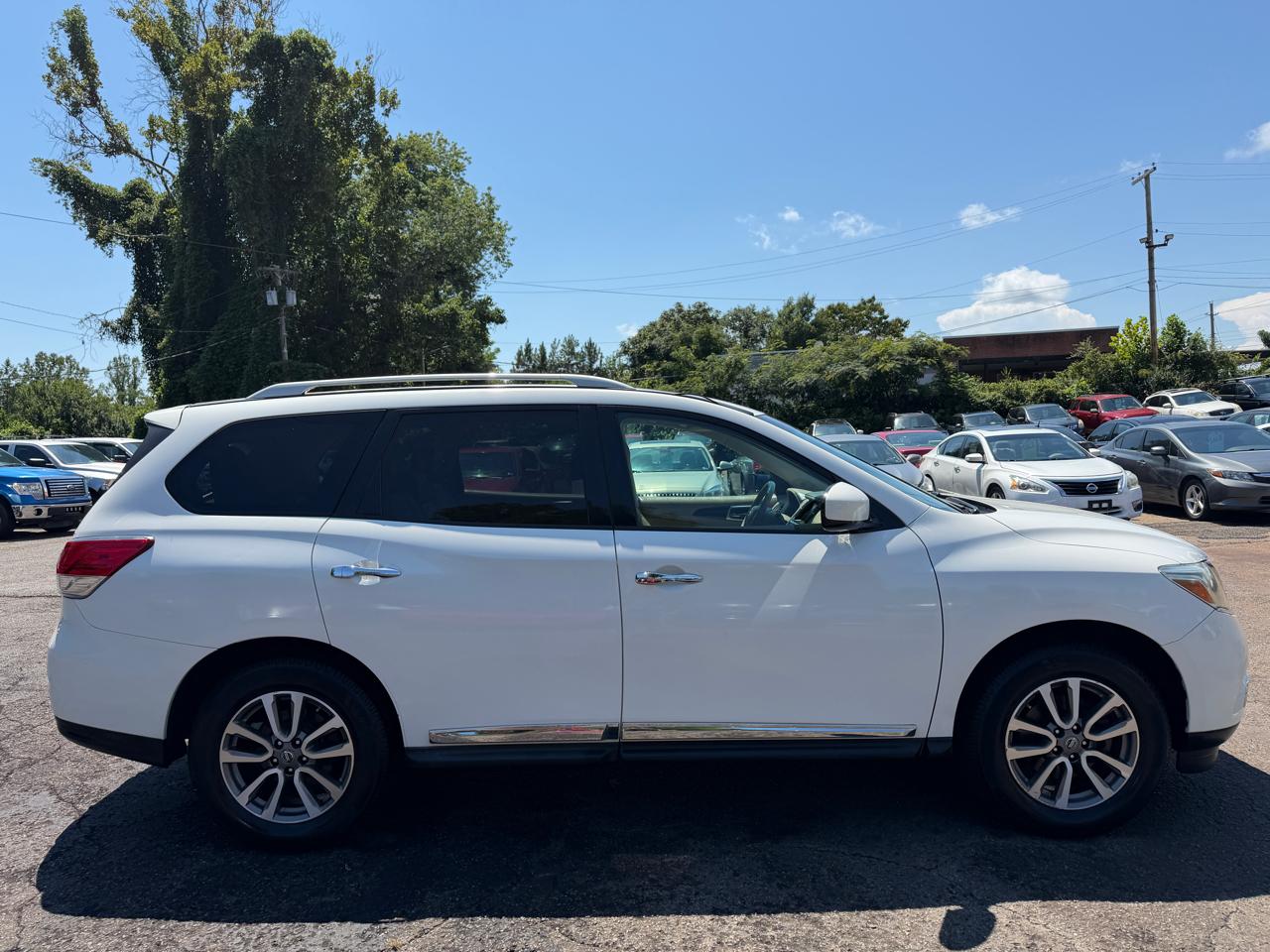 Nissan Pathfinder LE 2WD 2013