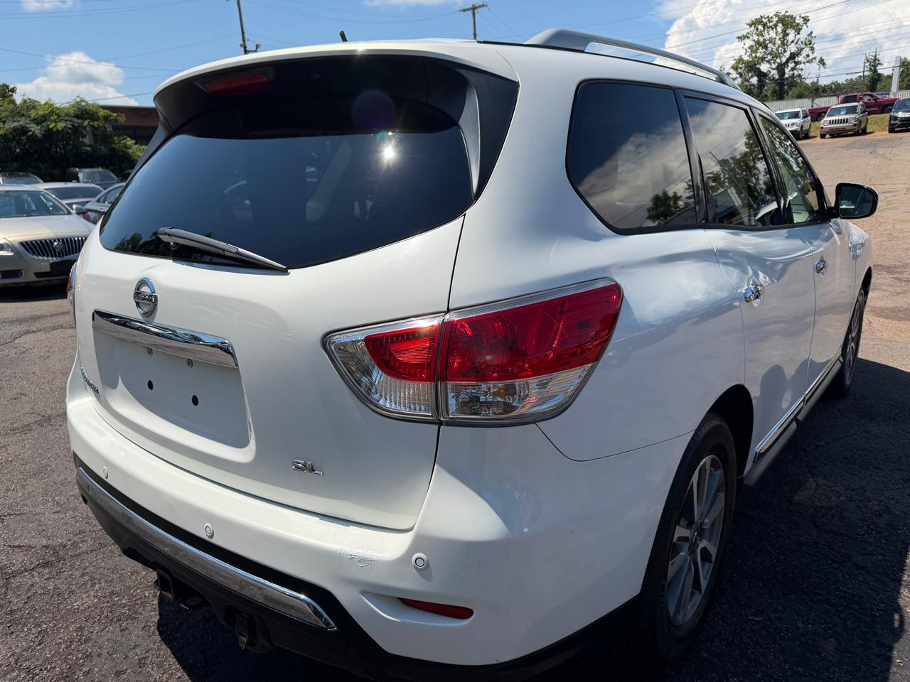 Nissan Pathfinder LE 2WD 2013