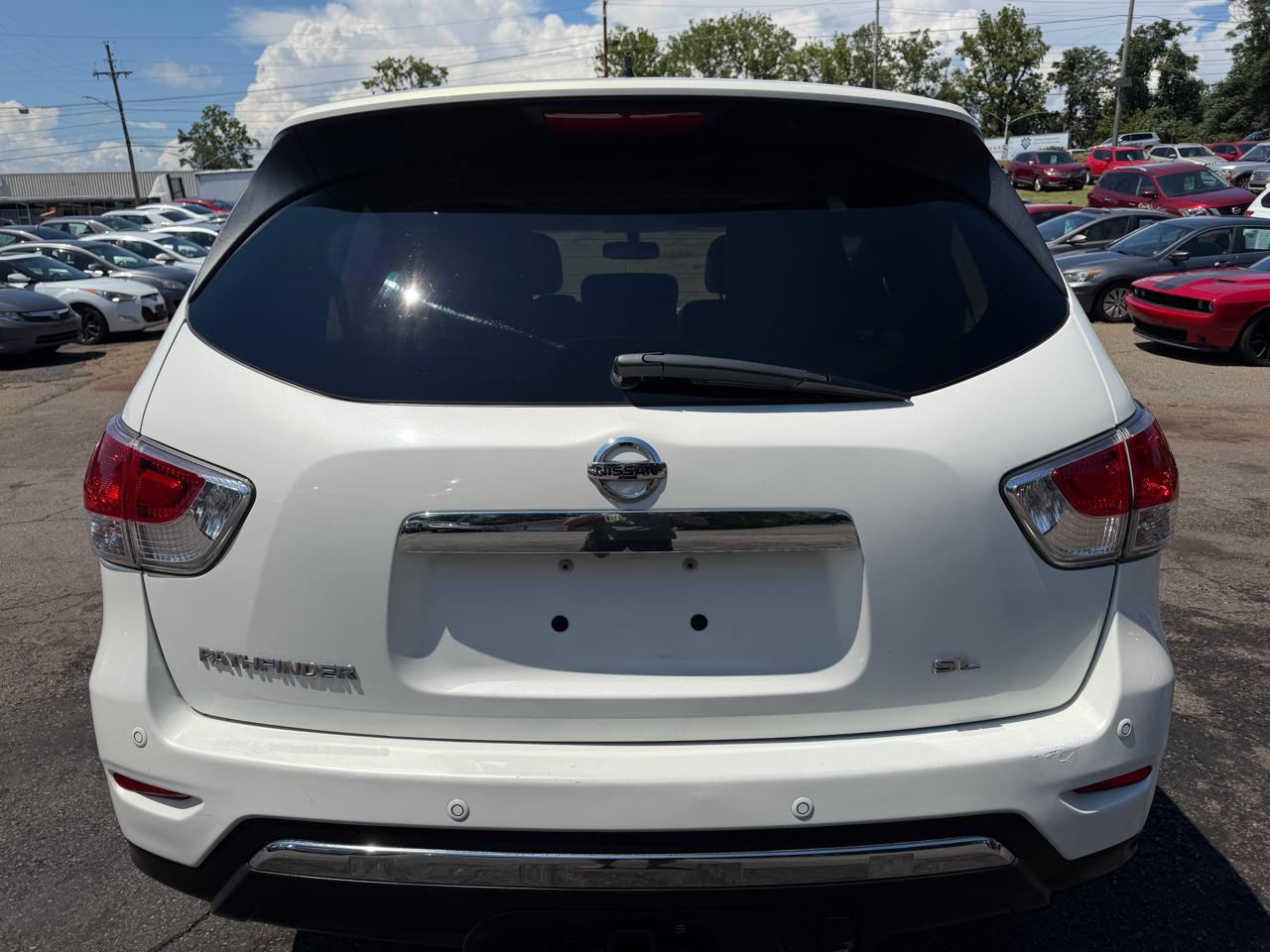 Nissan Pathfinder LE 2WD 2013