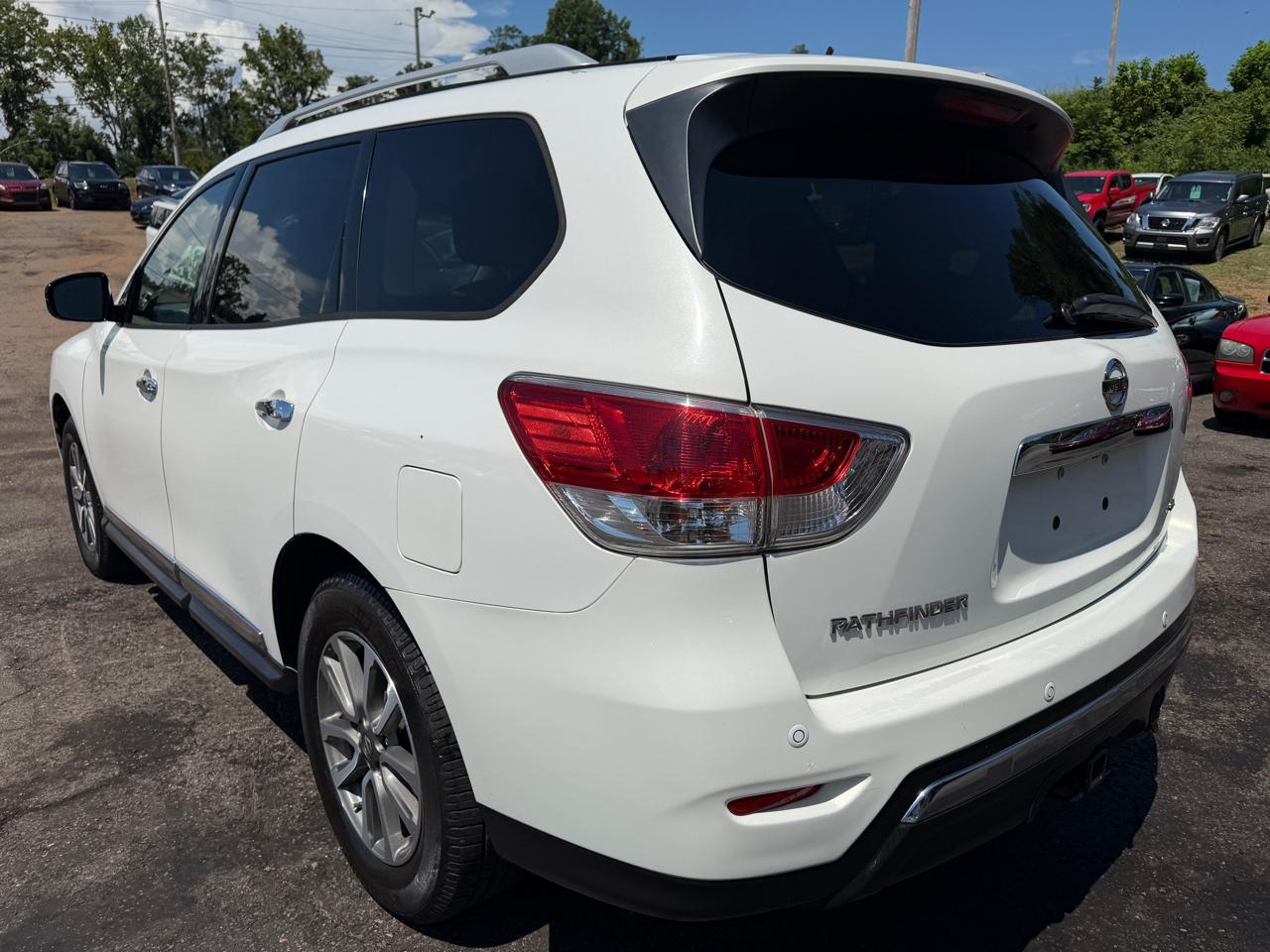 Nissan Pathfinder LE 2WD 2013