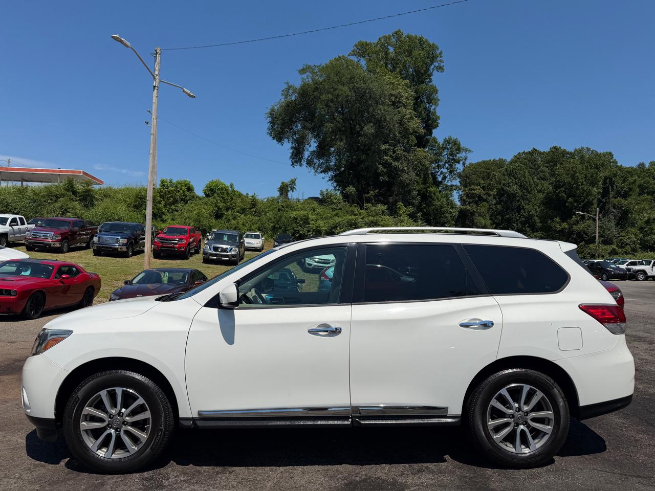 Nissan Pathfinder LE 2WD 2013