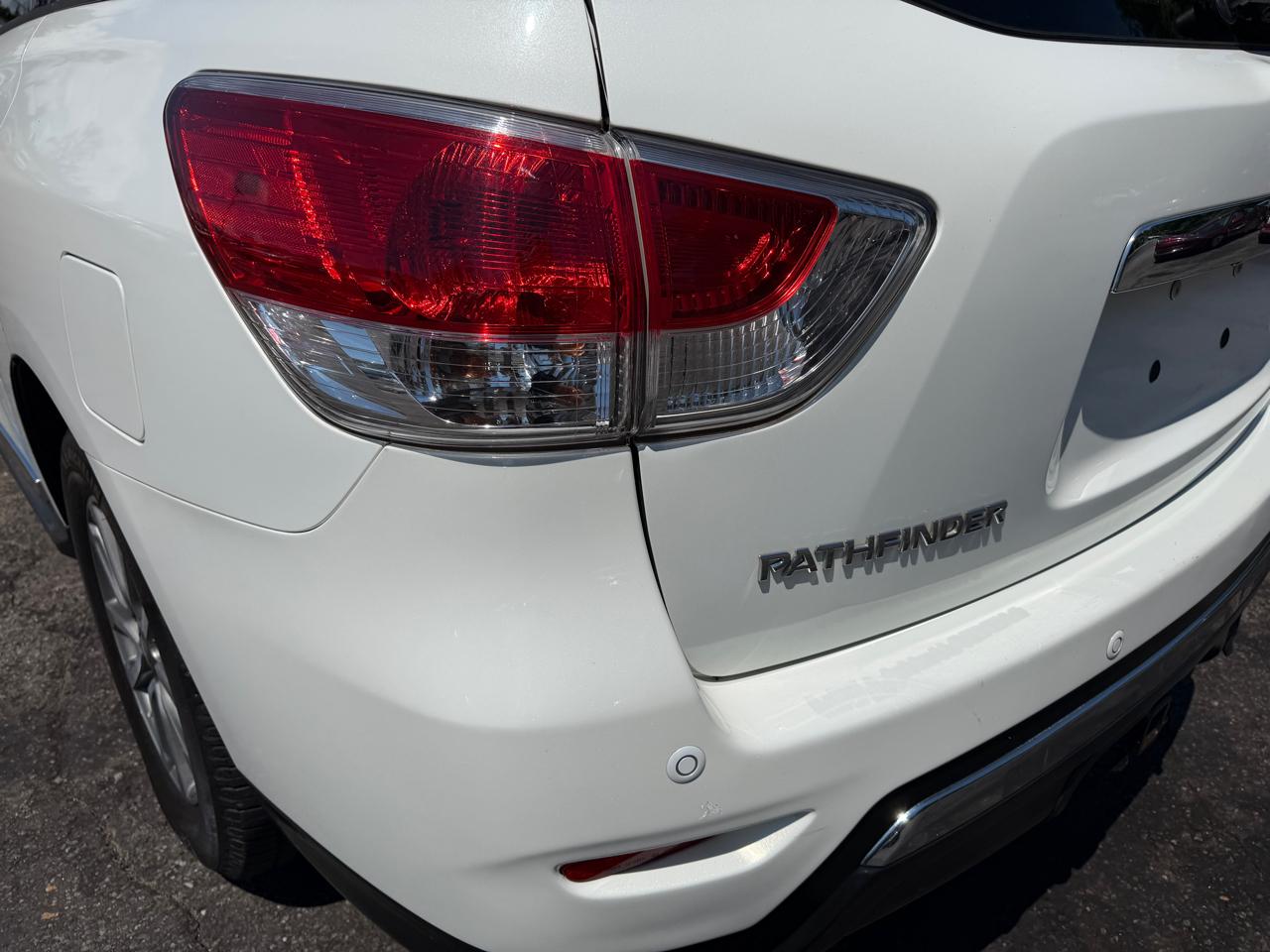 Nissan Pathfinder LE 2WD 2013