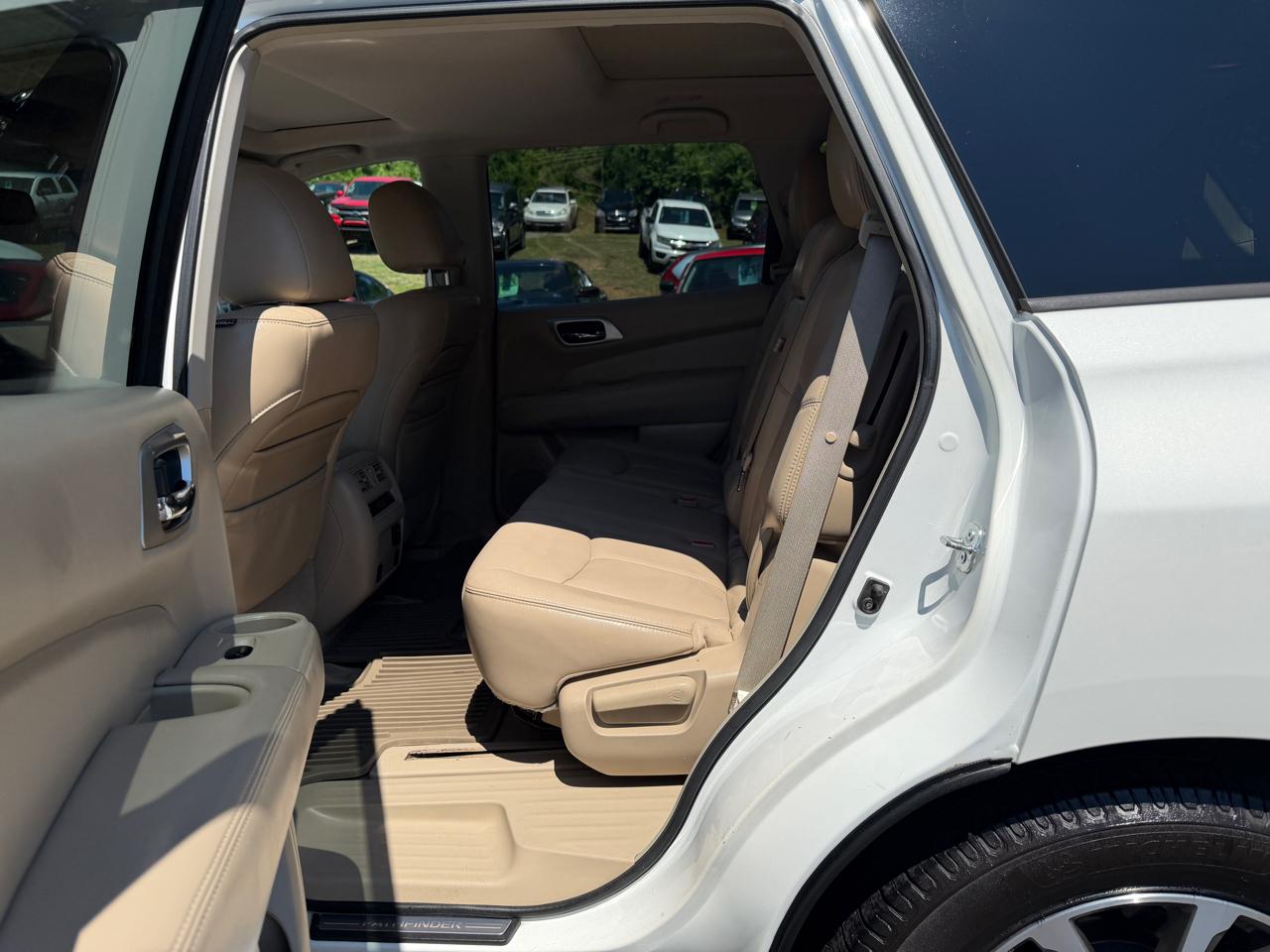 Nissan Pathfinder LE 2WD 2013