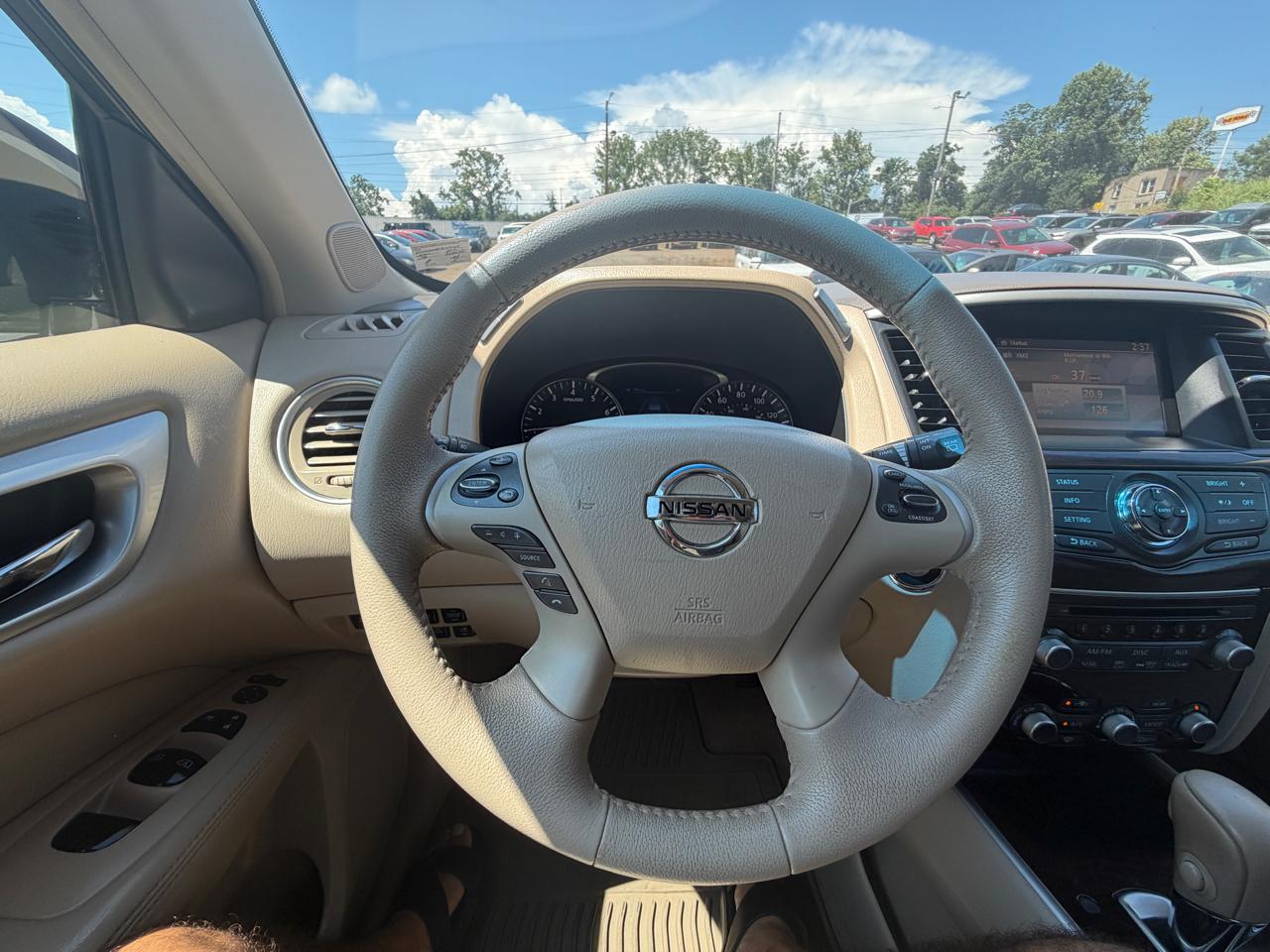 Nissan Pathfinder LE 2WD 2013