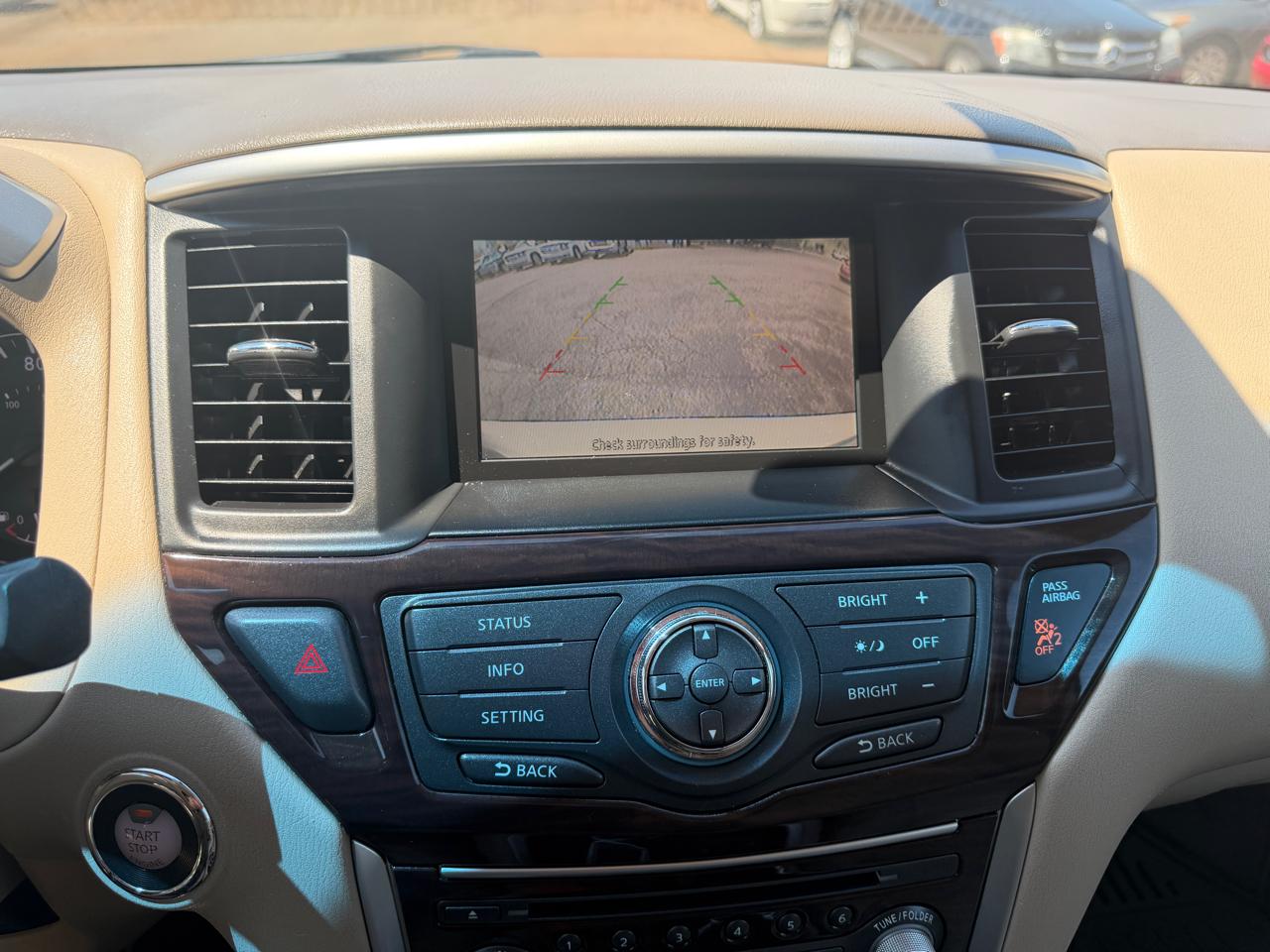 Nissan Pathfinder LE 2WD 2013