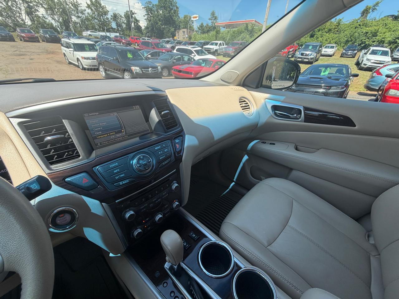 Nissan Pathfinder LE 2WD 2013