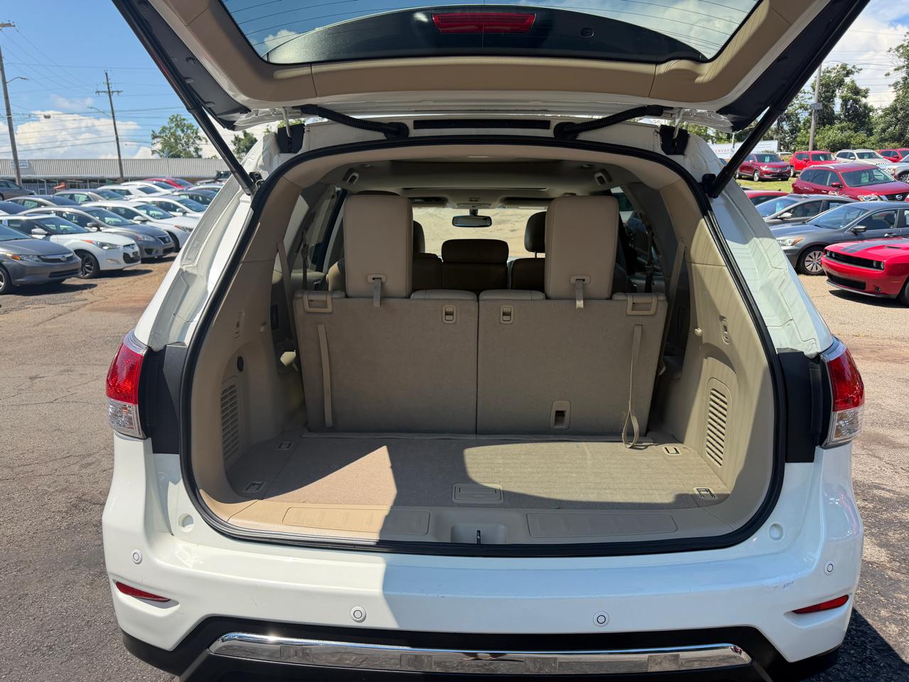 Nissan Pathfinder LE 2WD 2013