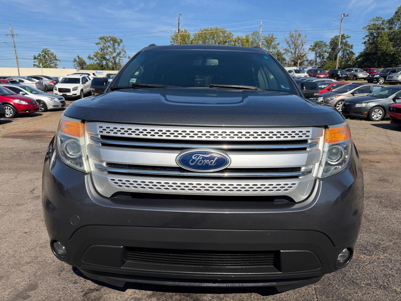 Ford Explorer photo 2