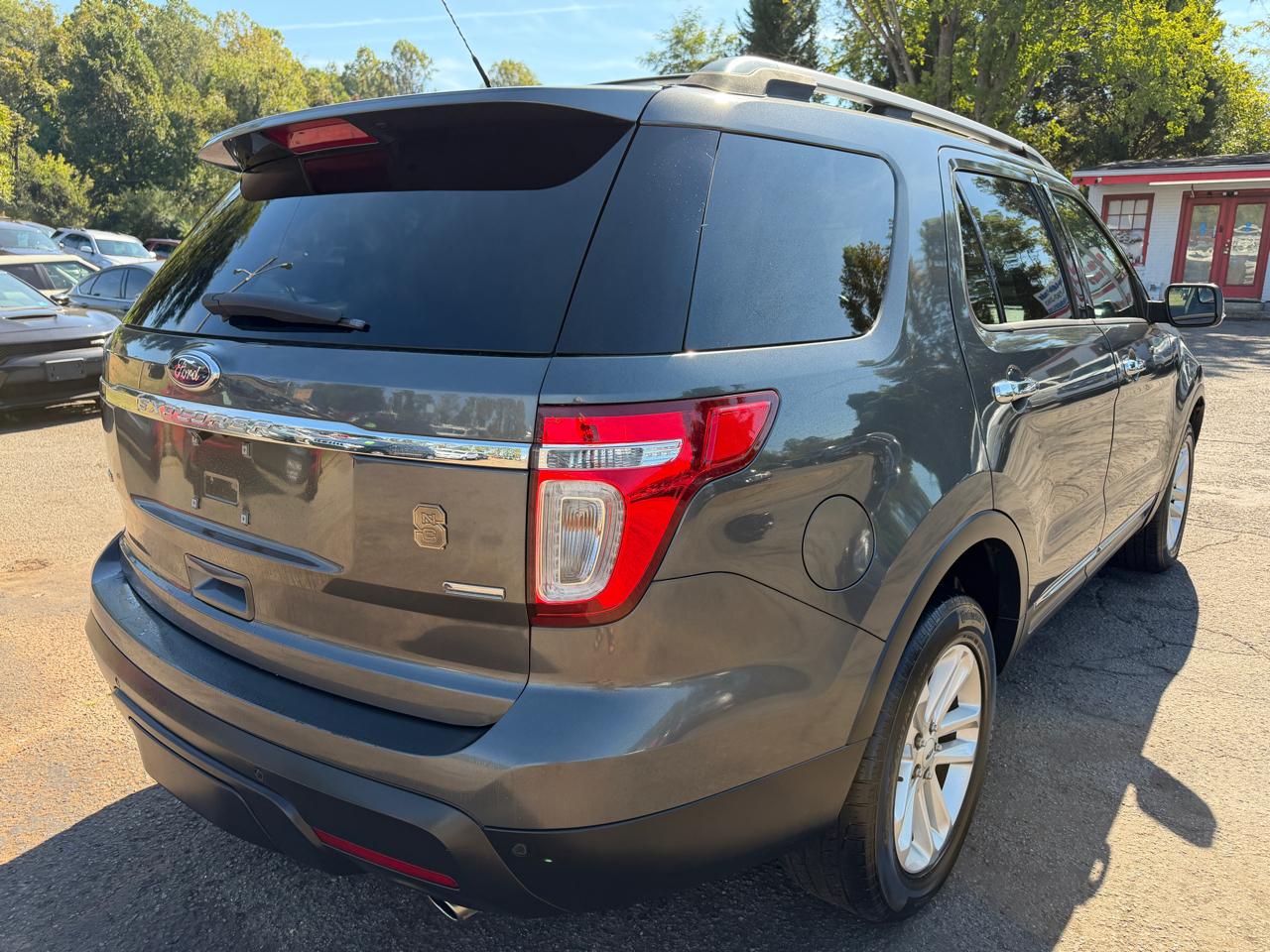 Ford Explorer photo 5
