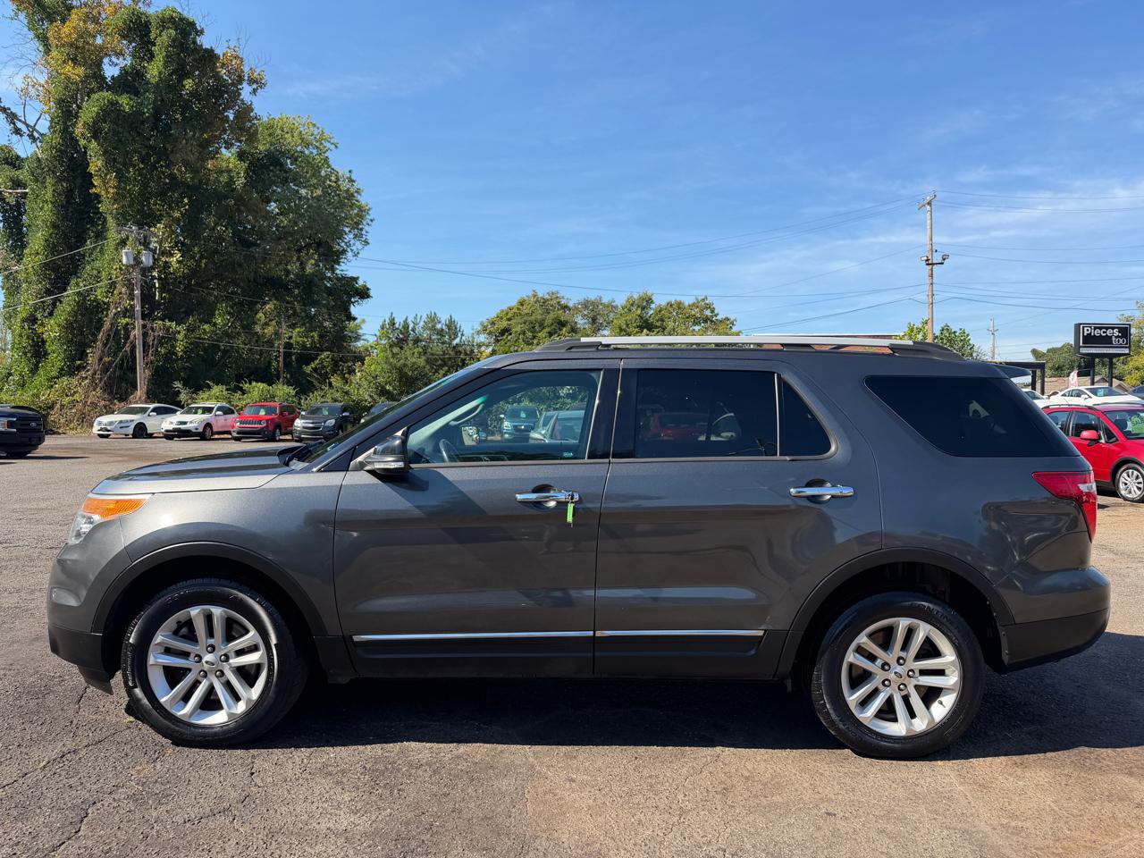 Ford Explorer photo 8