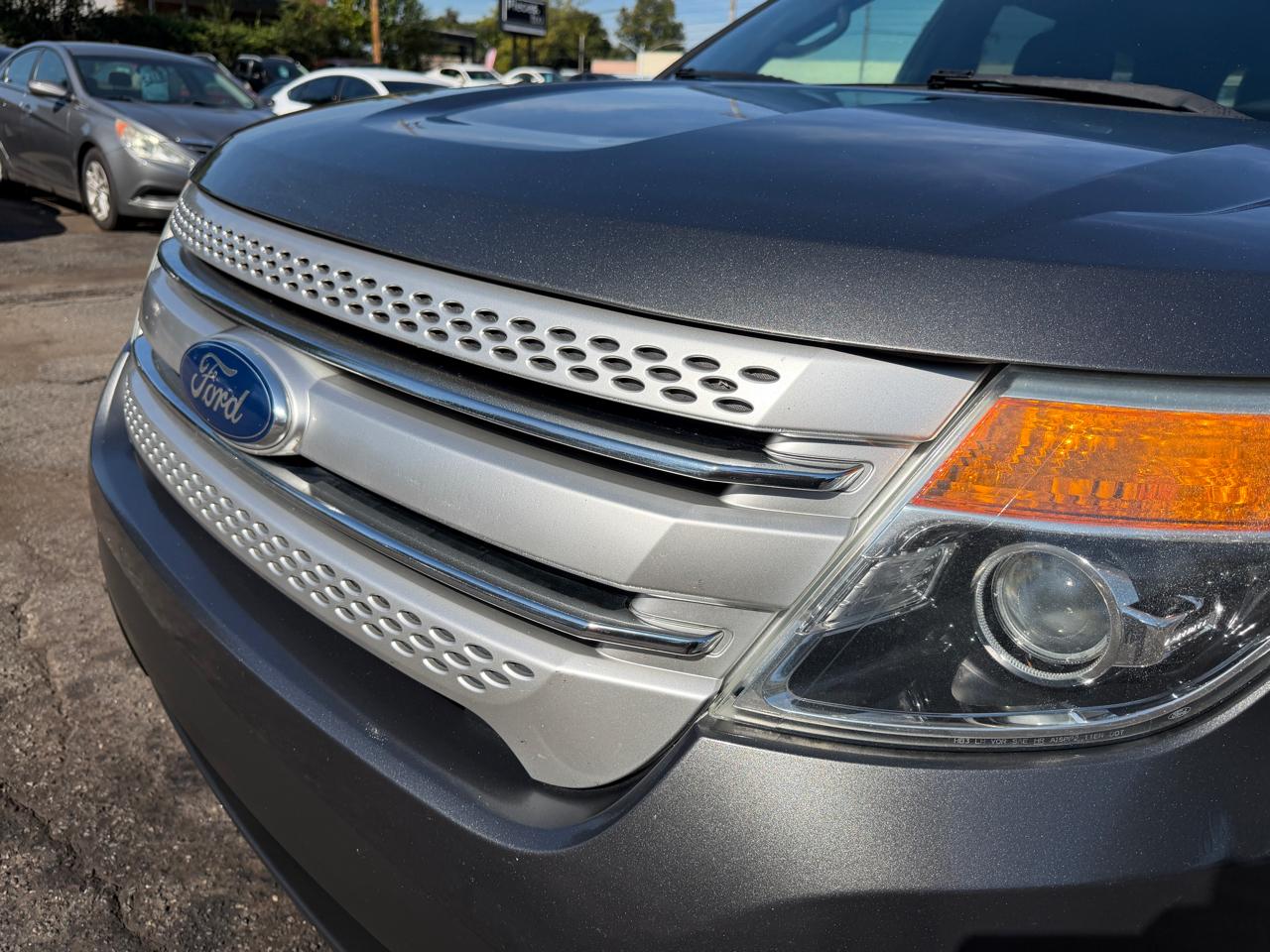 Ford Explorer photo 9