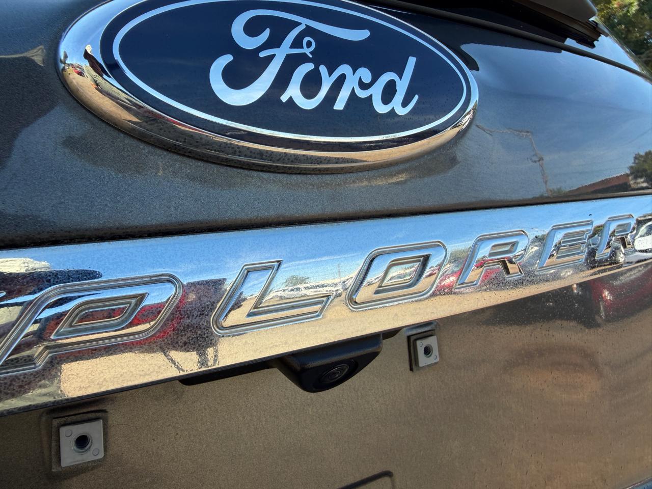 Ford Explorer photo 12