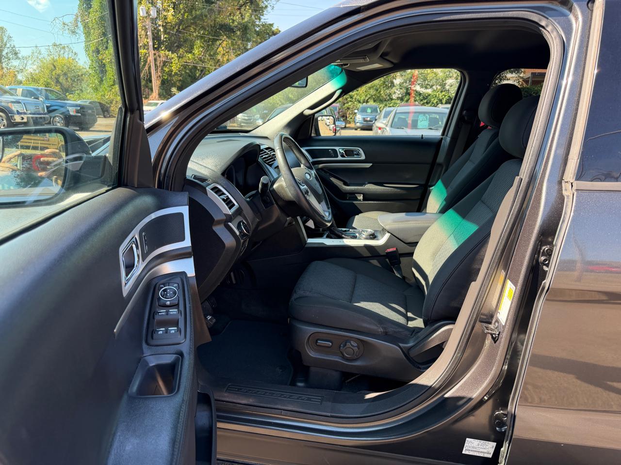 Ford Explorer photo 13