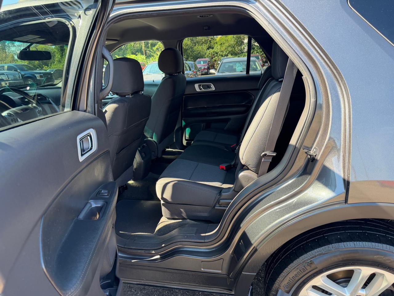Ford Explorer photo 14