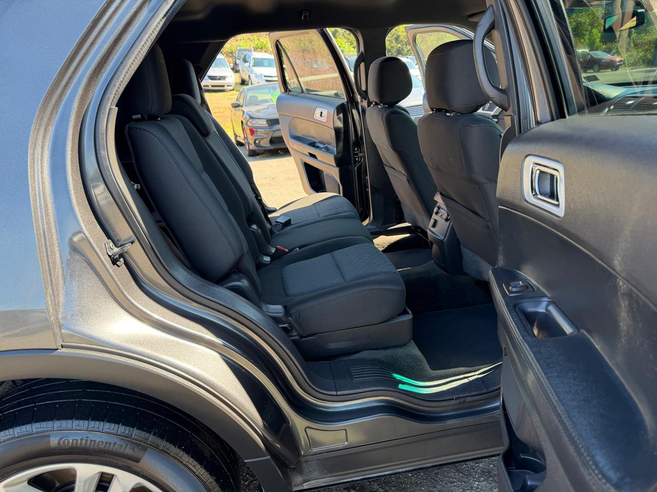 Ford Explorer photo 17