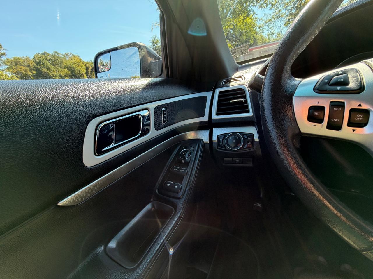 Ford Explorer photo 22