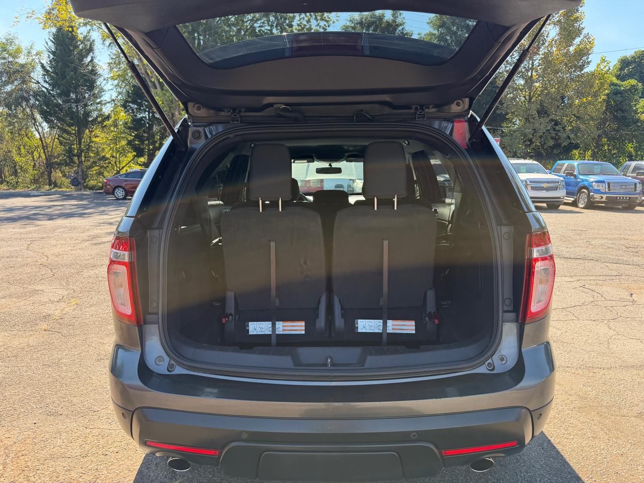 Ford Explorer photo 25