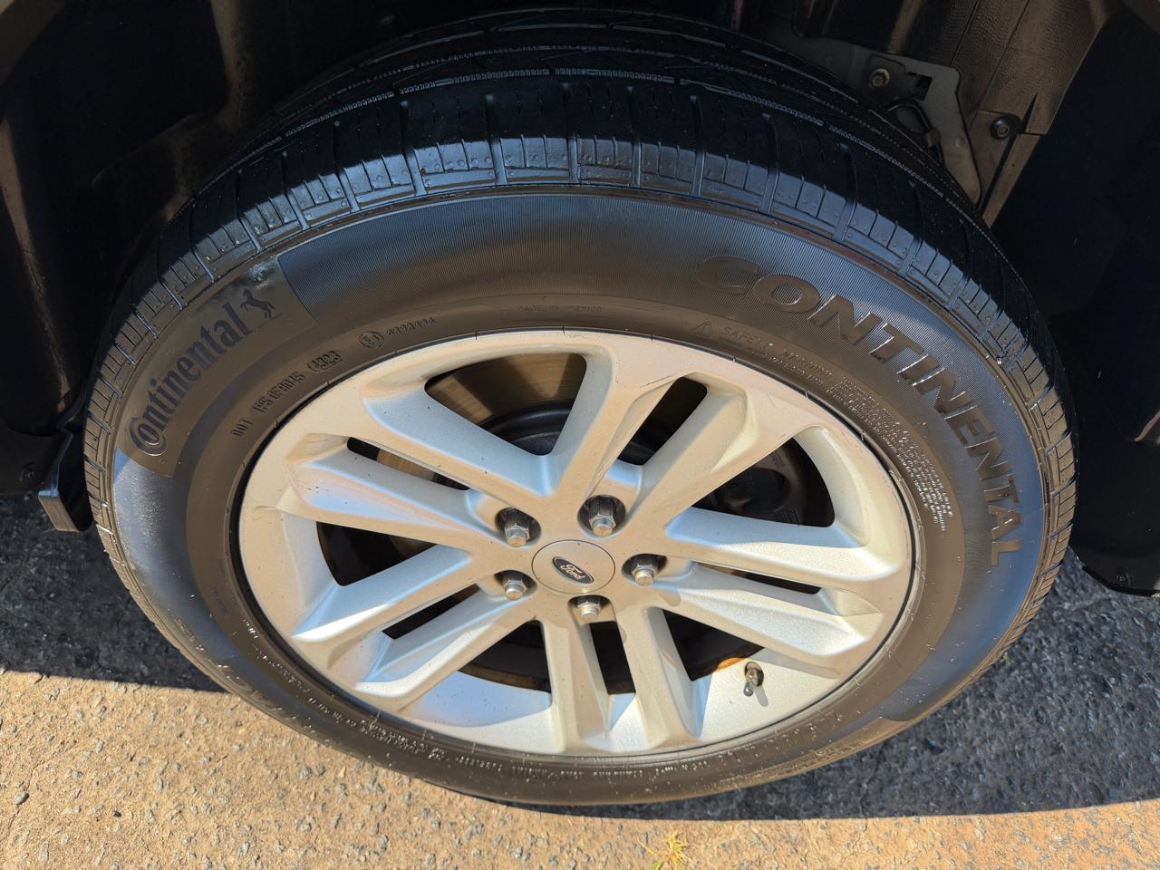 Ford Explorer photo 27