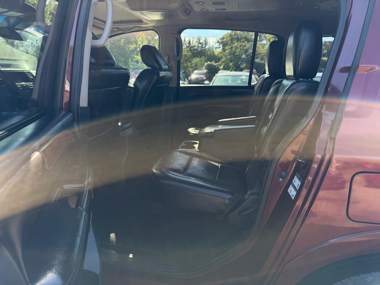 Nissan Armada Platinum 4WD 2012
