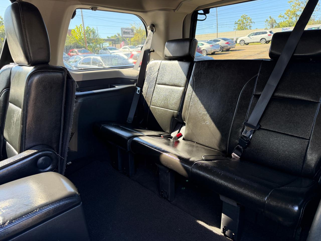 Nissan Armada Platinum 4WD 2012