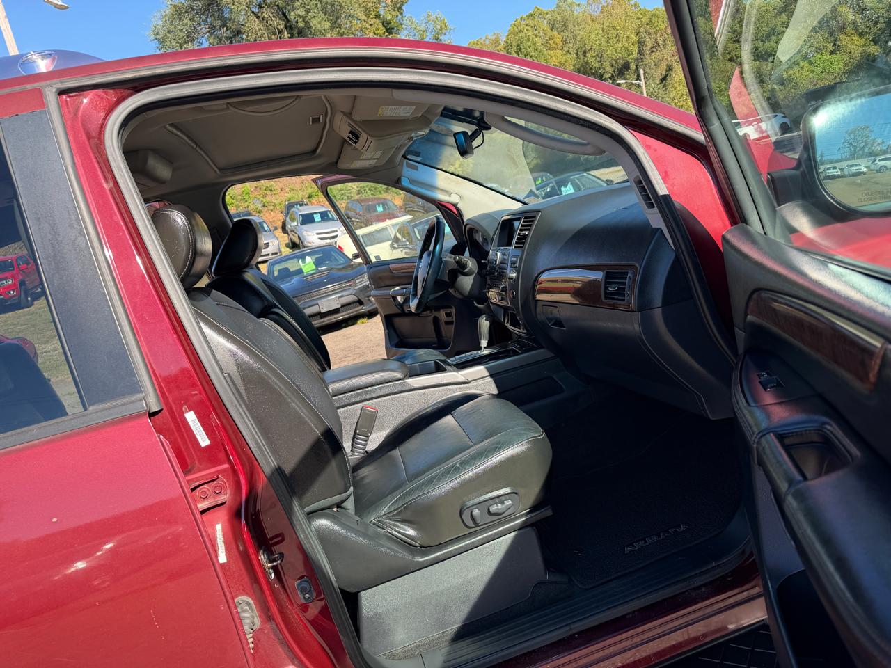Nissan Armada Platinum 4WD 2012