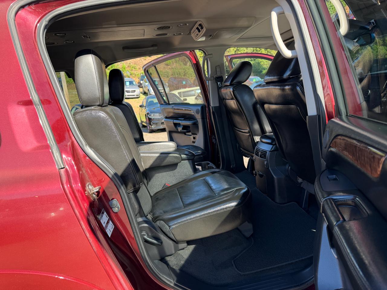 Nissan Armada Platinum 4WD 2012