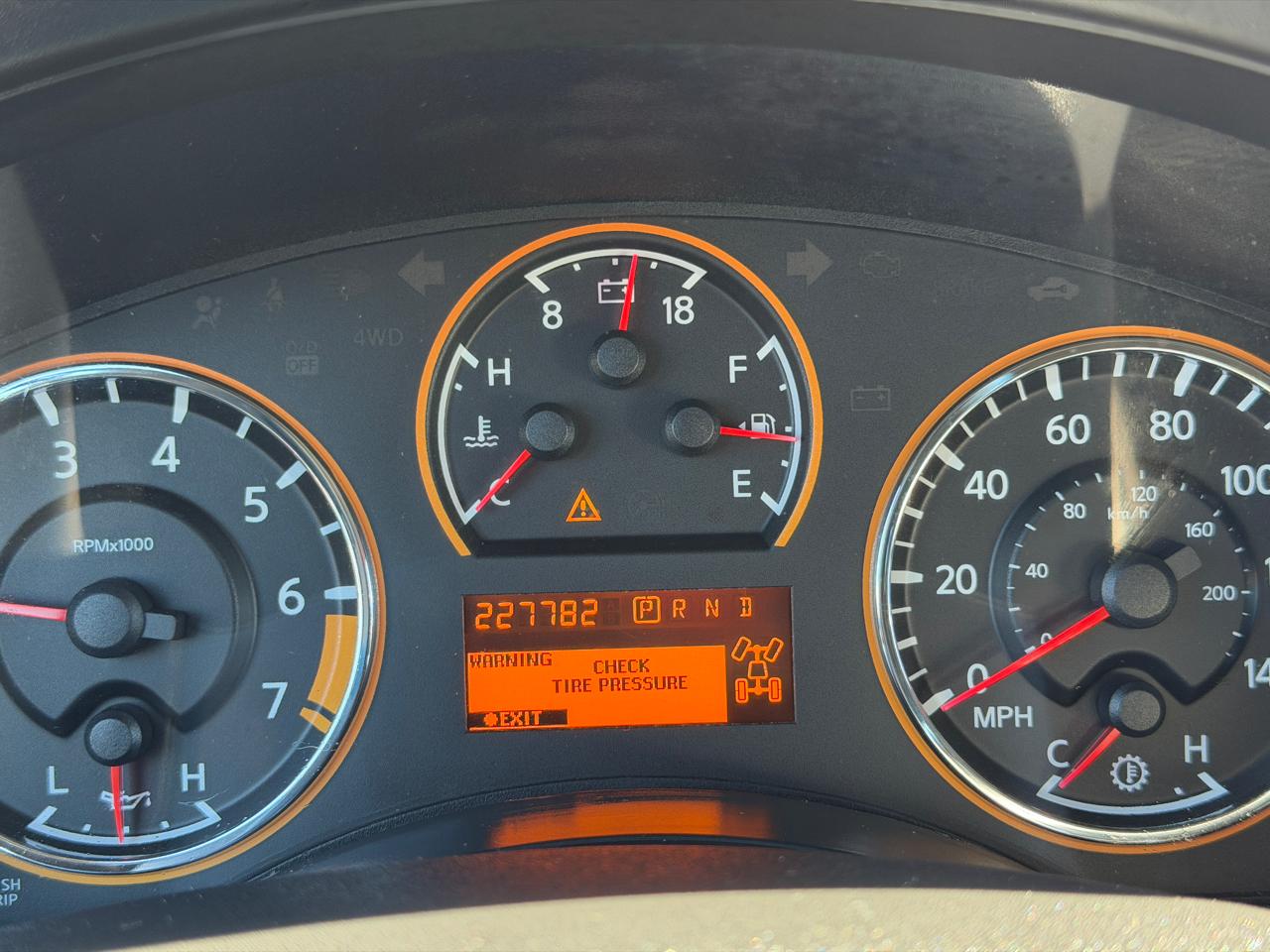 Nissan Armada Platinum 4WD 2012