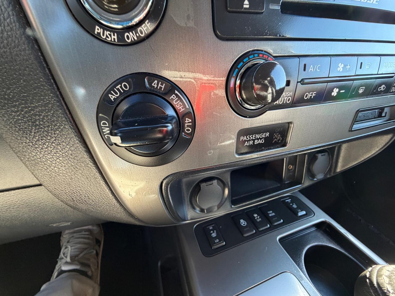 Nissan Armada Platinum 4WD 2012