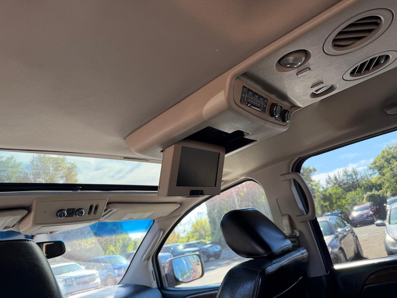 Nissan Armada Platinum 4WD 2012